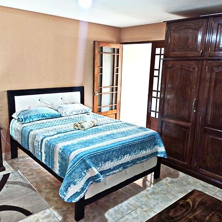 Bed and Breakfast Residencial Moroni - Alojamiento En Кочабамба Экстерьер фото