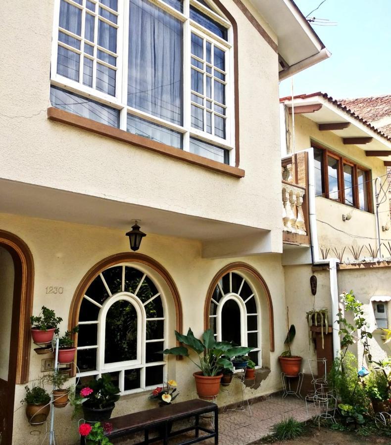 Bed and Breakfast Residencial Moroni - Alojamiento En Кочабамба Экстерьер фото
