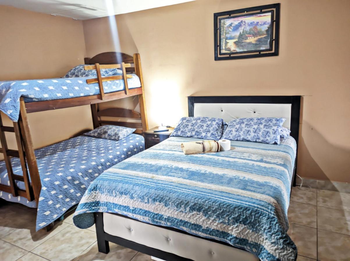 Bed and Breakfast Residencial Moroni - Alojamiento En Кочабамба Экстерьер фото
