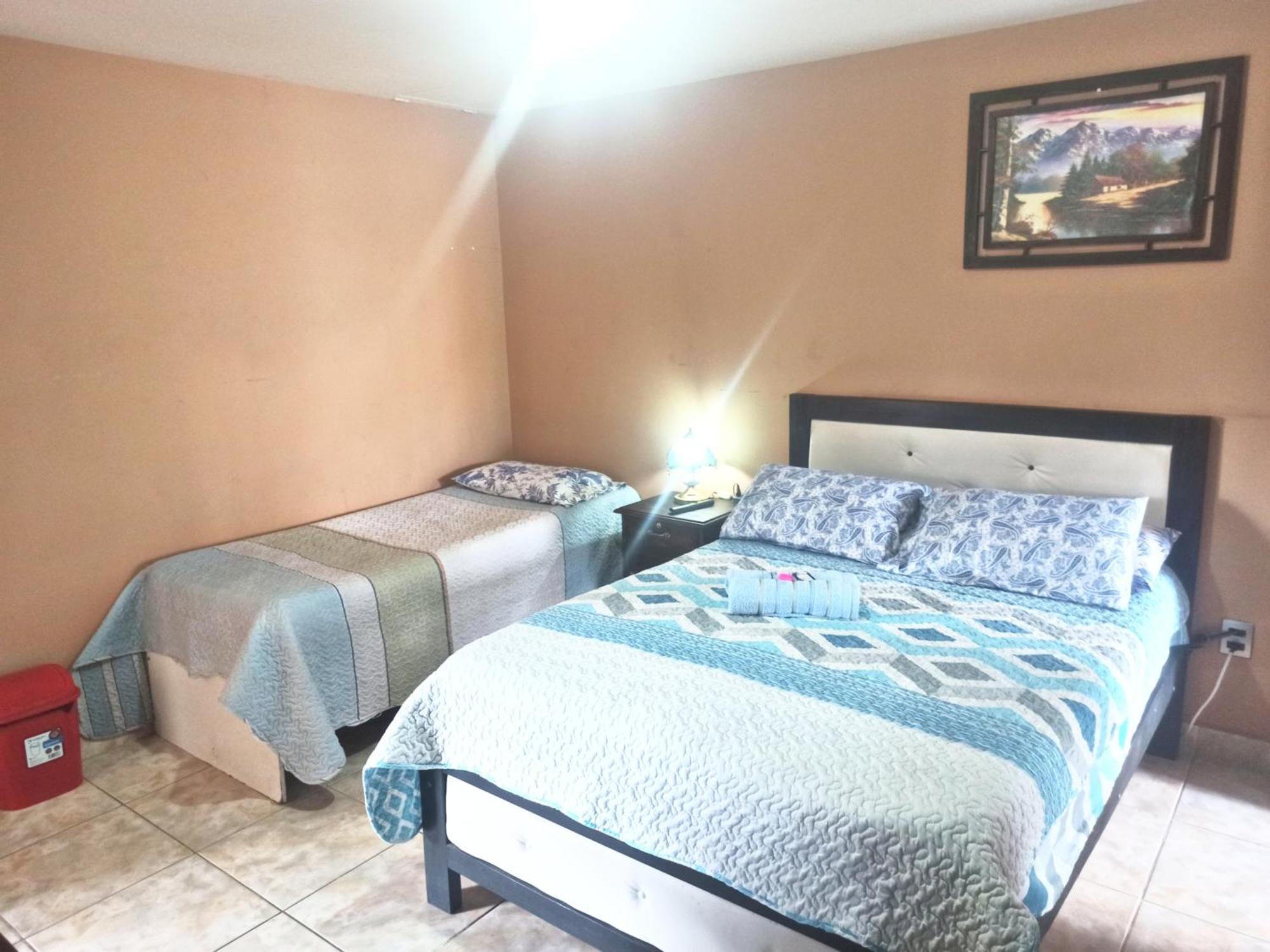 Bed and Breakfast Residencial Moroni - Alojamiento En Кочабамба Экстерьер фото