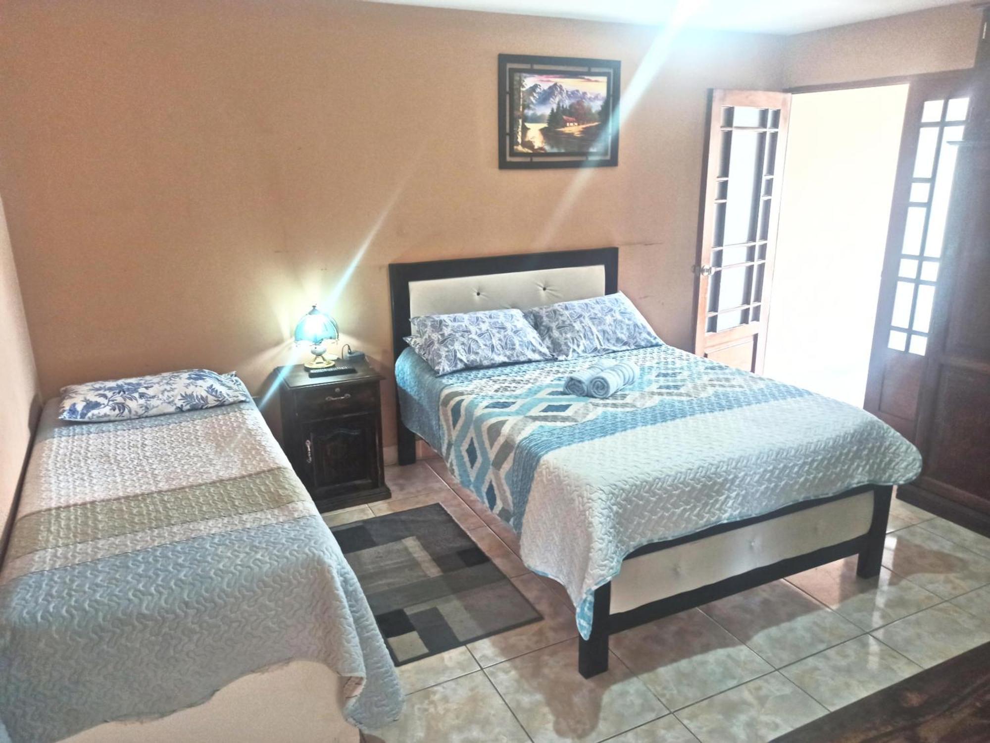 Bed and Breakfast Residencial Moroni - Alojamiento En Кочабамба Экстерьер фото