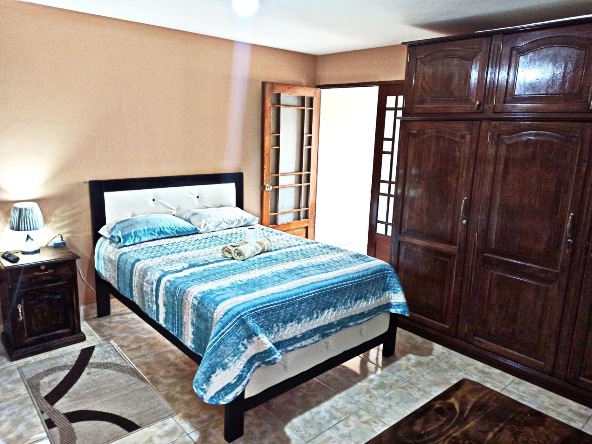 Bed and Breakfast Residencial Moroni - Alojamiento En Кочабамба Экстерьер фото