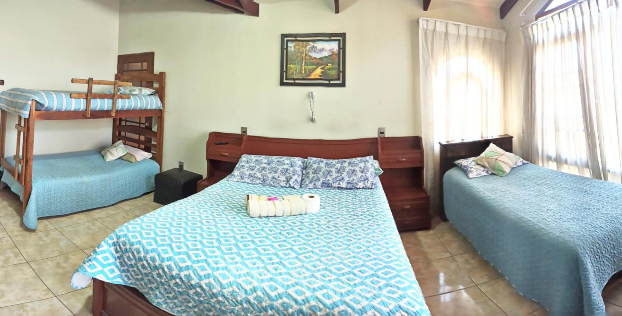 Bed and Breakfast Residencial Moroni - Alojamiento En Кочабамба Экстерьер фото